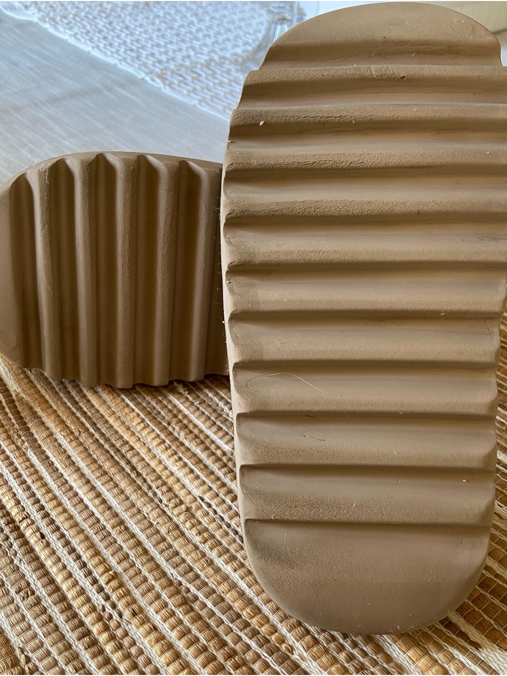 Yeezy Slide Sandals in Beige - Picture 3 of 3